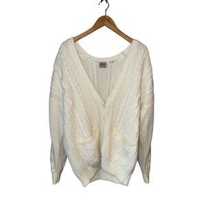 Vintage Carriage Court Sport White Chunky Oversized Cable Knit V-neck Cardigan
